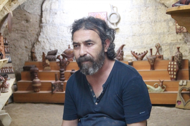 Avanos çamurundan film karakterlerinin heykellerini yapıyor